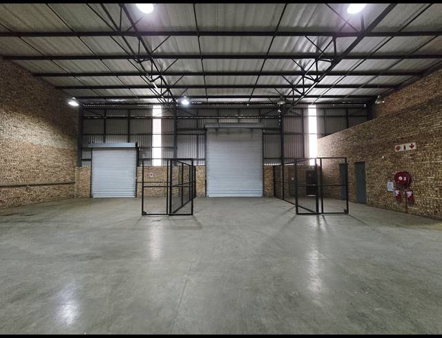 1,535M² WAREHOUSE TO LET IN LANSERIA